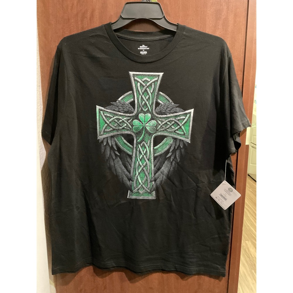 St. Patrick's Day Men's Graphic Tee Celtic Cross from Way to Celebrate, Size XL